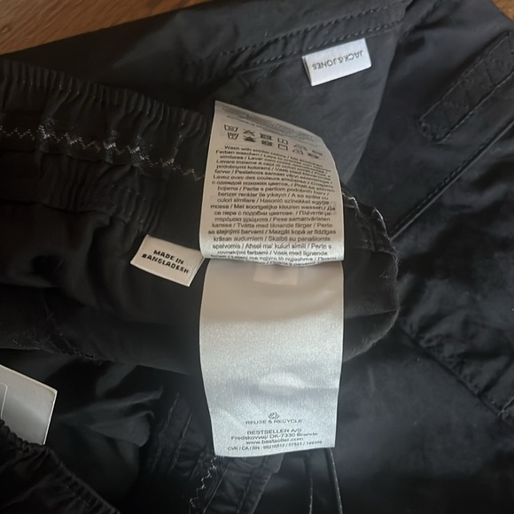 Jack & Jones mens JJIGORDON JUROSS CARGO AKM
BLACK Cargo Pants - Picture 14 of 16